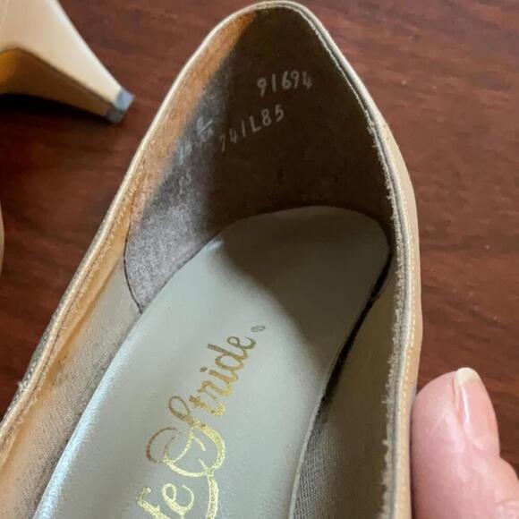 Life Stride shoes Elegant Beige vintage Pumps size 6.5 - Picture 9 of 9